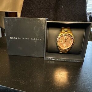 Preowned with box Marc Jacobs watch. Rose gold.